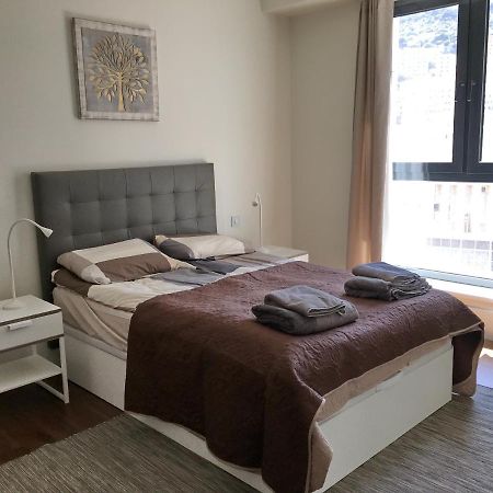 Luxurious Central Apartment With Pool Гибралтар Екстериор снимка