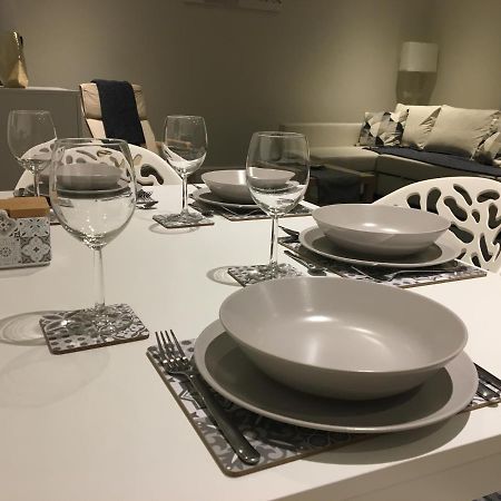Luxurious Central Apartment With Pool Гибралтар Екстериор снимка