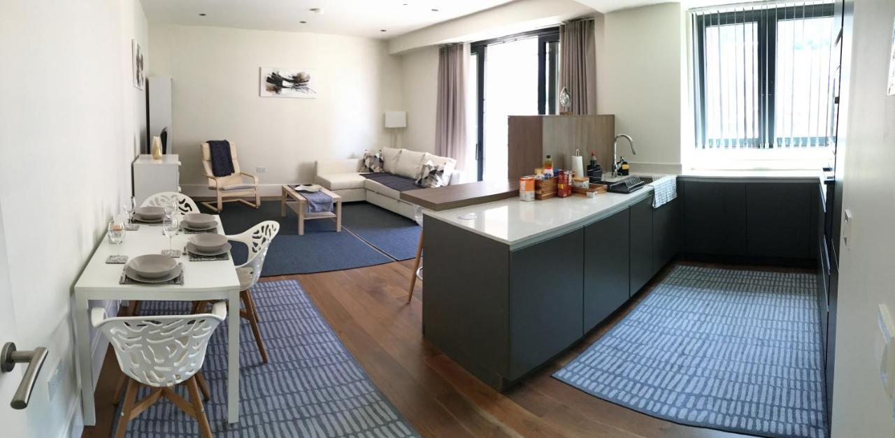 Luxurious Central Apartment With Pool Гибралтар Екстериор снимка